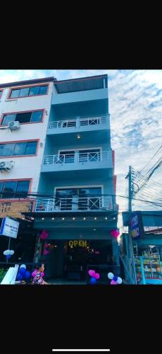 Nanai Road House | one more night