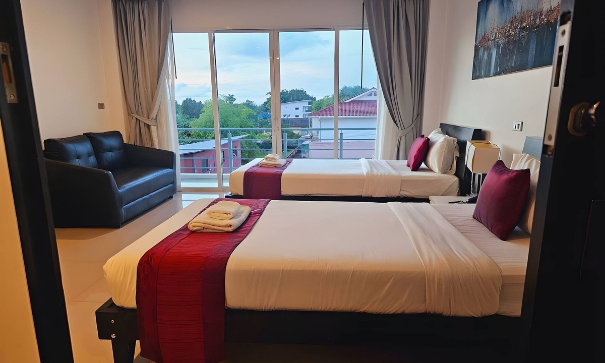 Rawai Hotel | One World One Home Naiharn Hotel