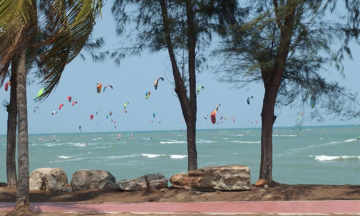 Pak Nam Pran Hotel | Palm Beach Resort