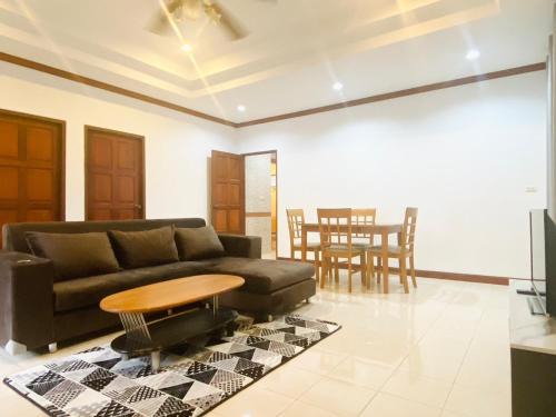 Cherngtalay House | Peaceful 2BR Garden Retreat Bangtao Beach A2