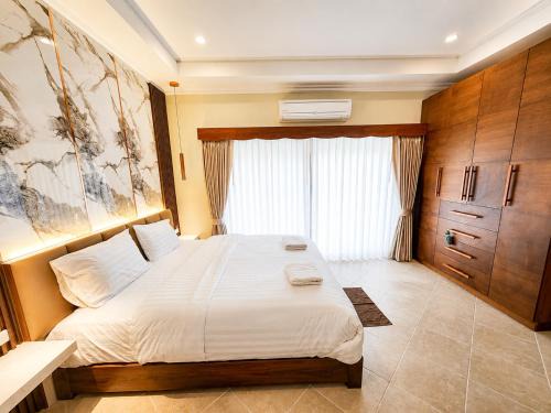 Pratumnak Hill Villa | Phratamnak Seaside Pool Villa