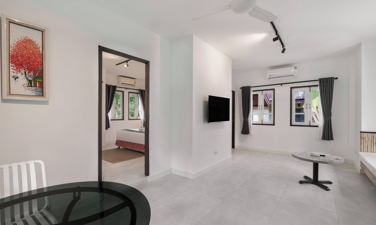Rawai House | Phuket tropical bungalow with living room & kittchenette 700 meters to the beach