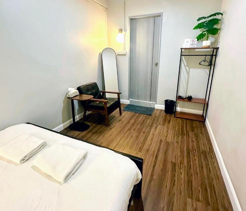 Phra Khanong Hostel | PICCOLO SUKHUMVIT HOSTEL- Self check-in after 6 pm
