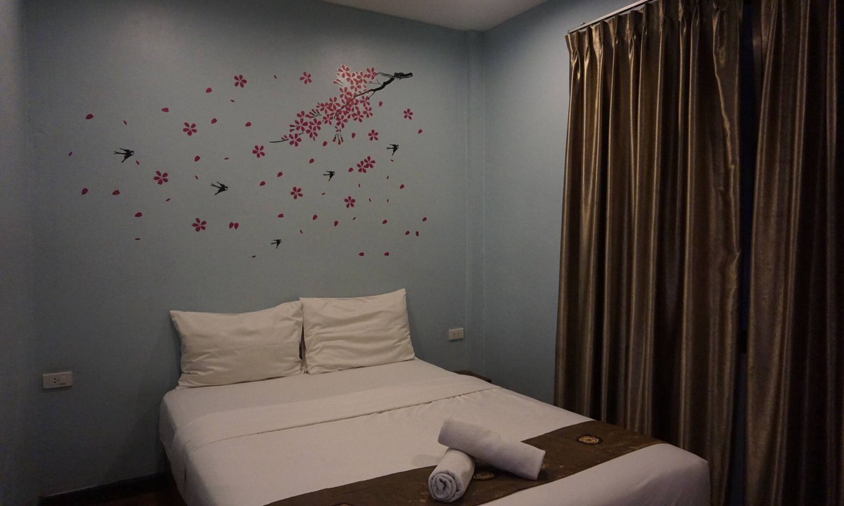 Chum Phae Hotel | Queens Hotel