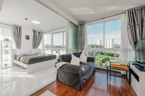 Talat Nuea Apartment | Quiet Work-Friendly Phuket Town Fast WiFi & Pool