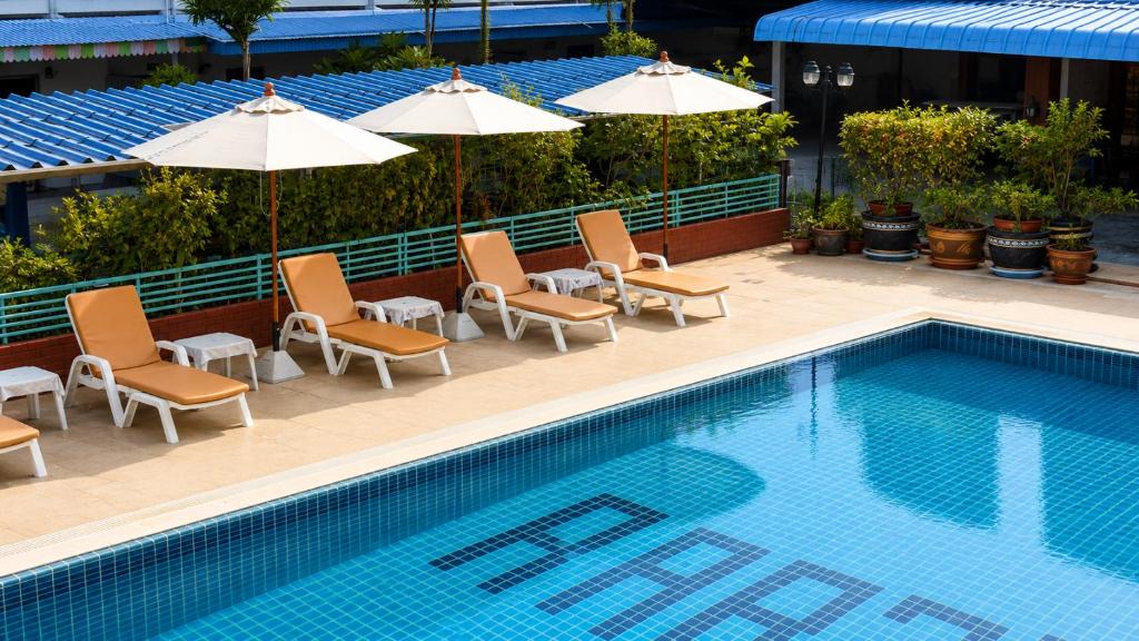Nanai Road House | Rabbit Mansion Patong Hotel