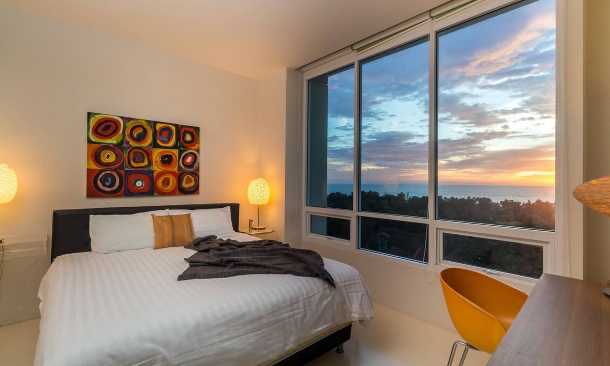 Karon Apartment | Seaview penthouse in Karon, walk to beach & shops!