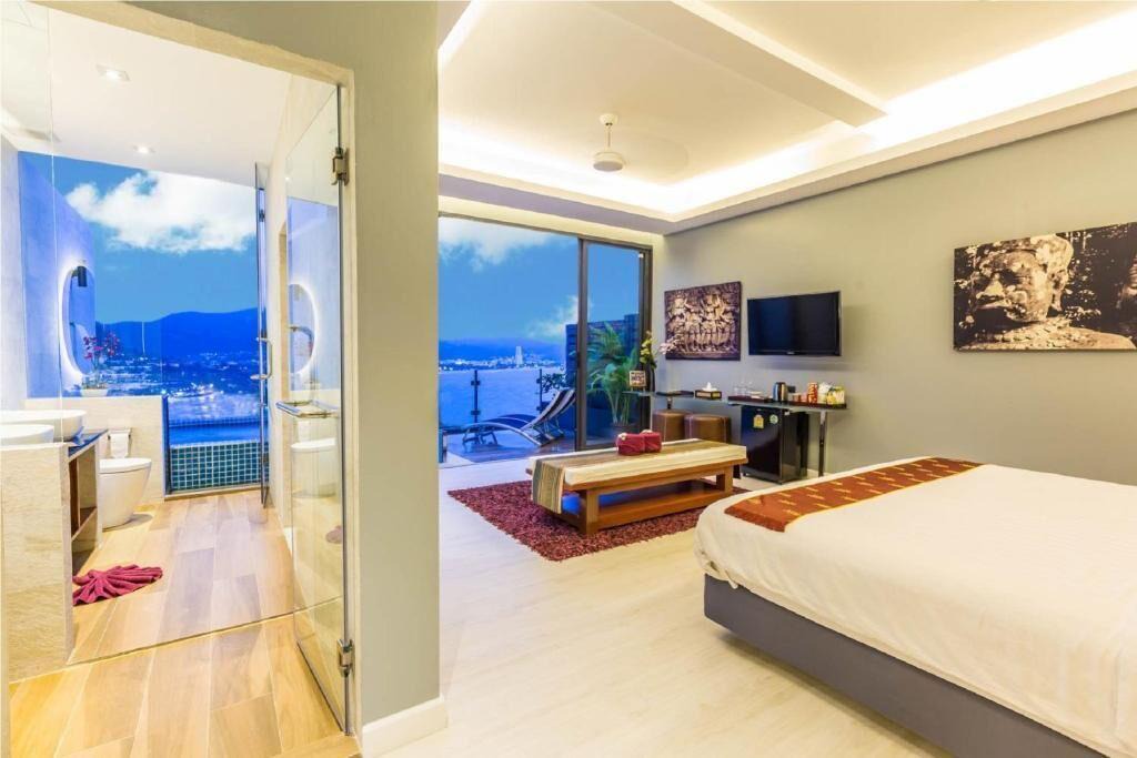 Patong House | (SHA+)Sky Suites with Balcony (006)
