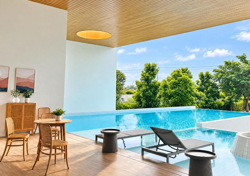 Bang Phli House | Spacious 3-Bedroom House with Shared Pool near Mega Bangna