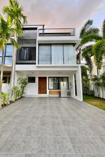 Laguna House | Spacious 3 bedroom townhouse in Laguna