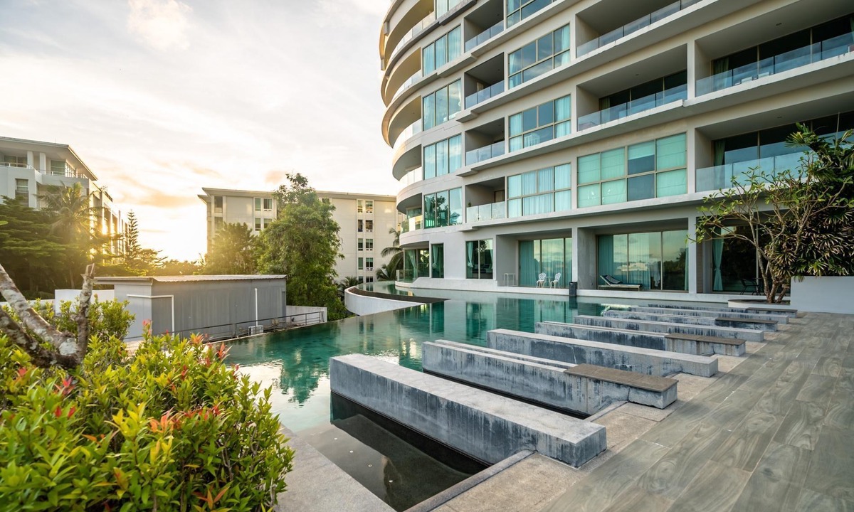 Karon Apartment | Spacious apartment with jacuzzi and ocean view