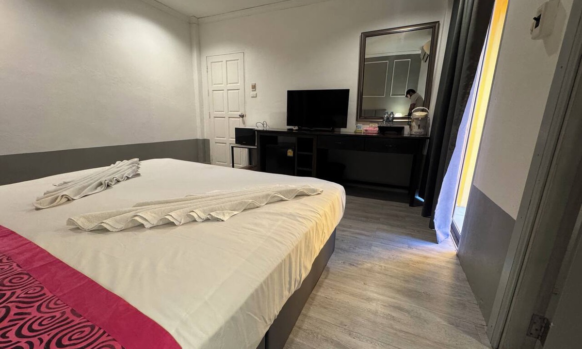 Patong Hotel | Stay At Bedroom