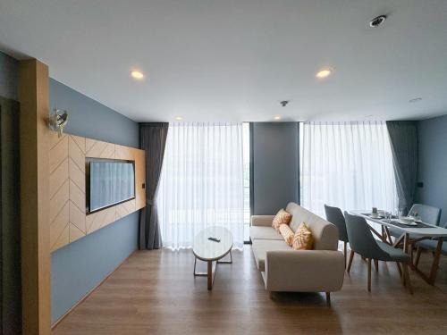 Rawai Apartment | Suite Solis 2BR Resort Pool View 300m to Rawai