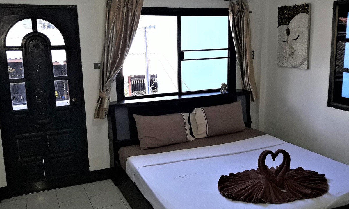 Nanai Road Villa | Thai villa in Patong Beach Center