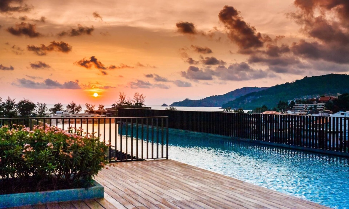 Patong Apartment | The Deck 2br, walk to beach, rooftop pool & gym