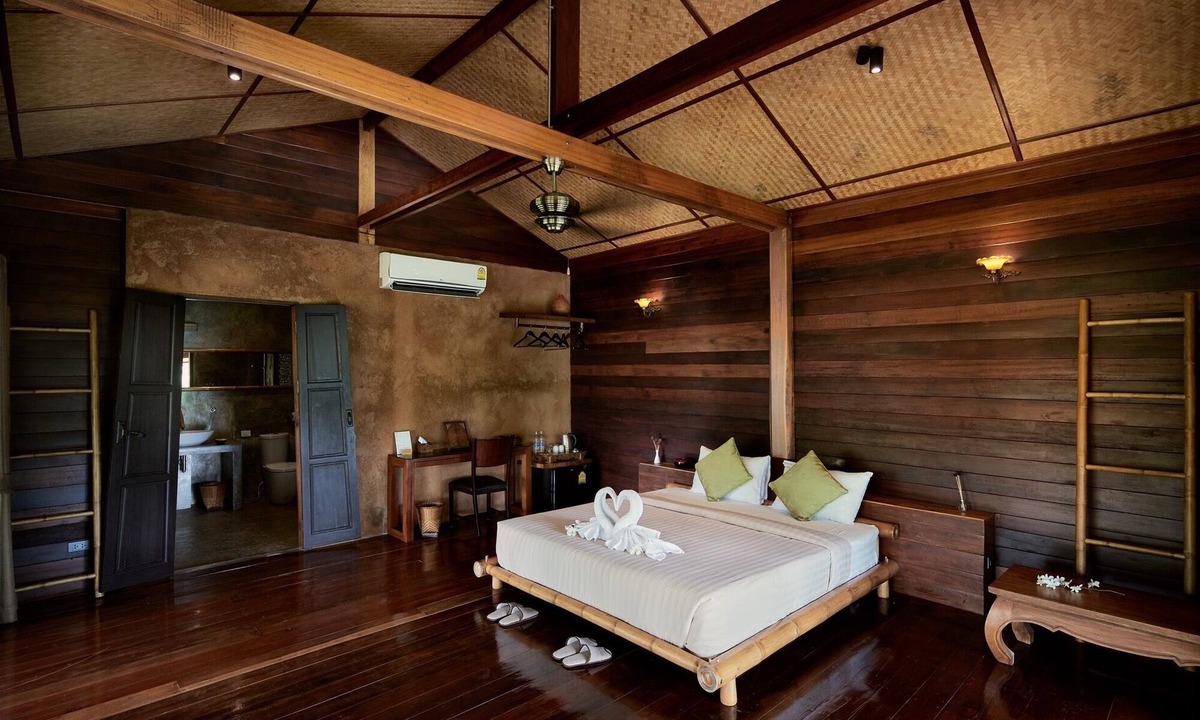 Nang Lae Ski Chalet | The Longhouse - 2 loft rooms with balconies near Black House Museum
