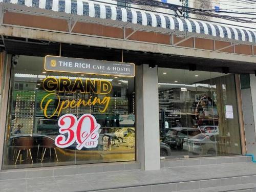 South Pattaya Hotel | The Rich Cafe & Hostel