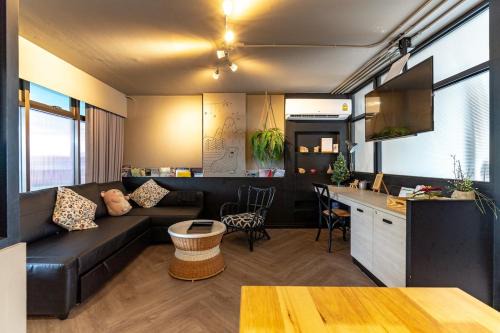Si Phraya Apartment | Thip Residence at Surawong