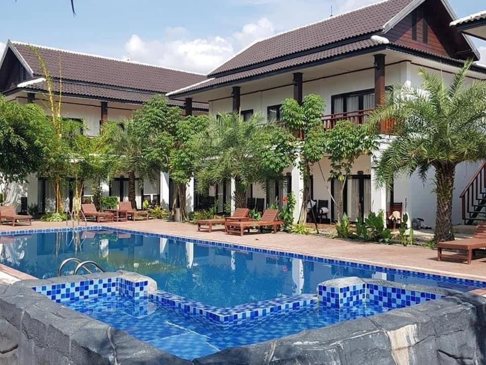Vang Vieng Hotel | Vang Vieng Savanh Sunset View Resort