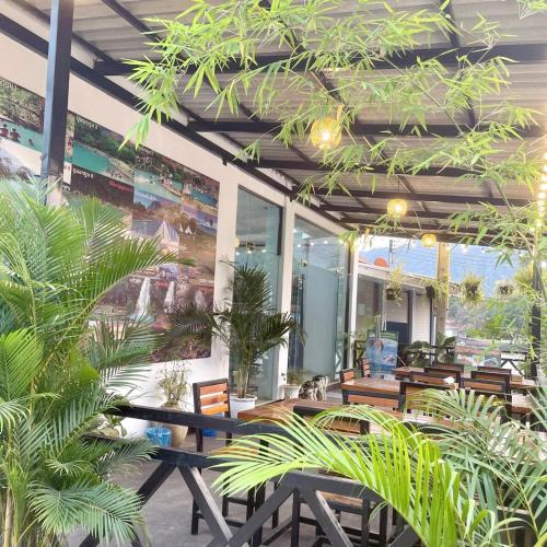 Vang Vieng Hotel | VangVieng Smile guesthouse