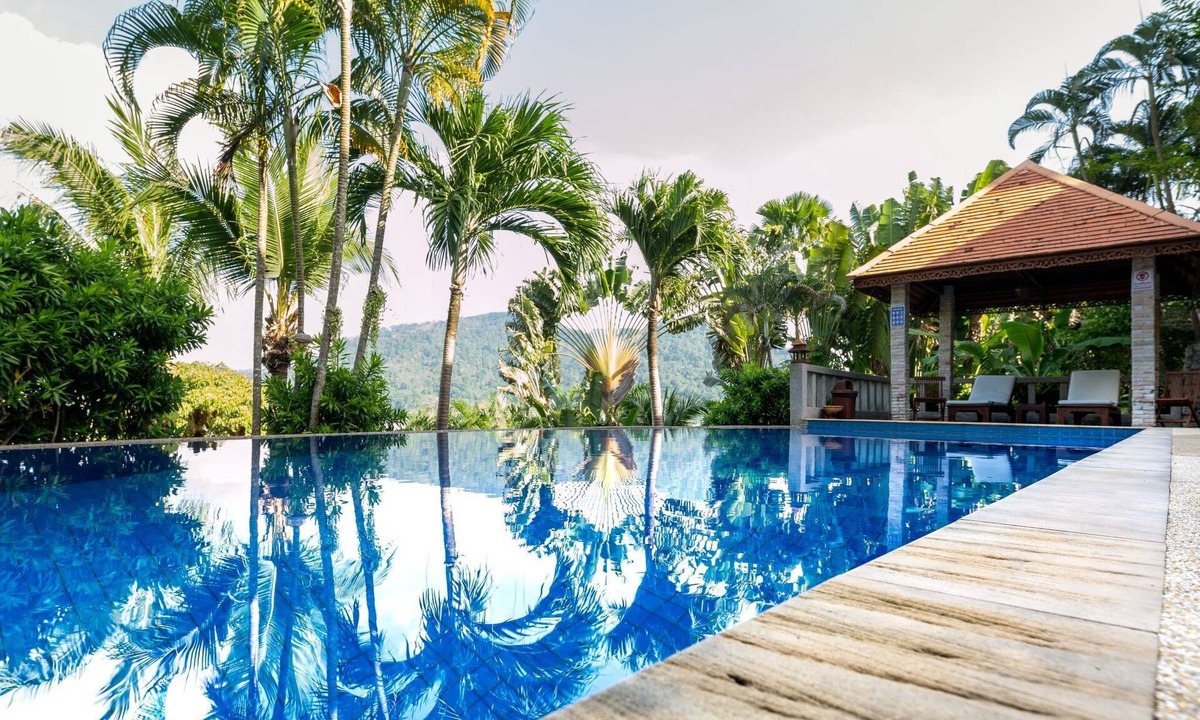 Patong House | Villa "Baiyok villa" mit Infinity-Pool by Interhome