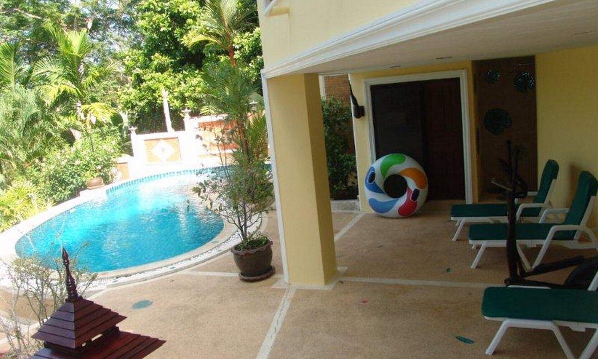 Ban Sakhu Villa | villa with pool in tropical garden