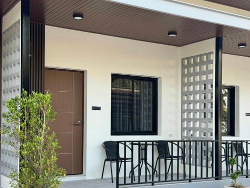 Lam Kaen Apartment | Wanwichai Room