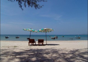 villa sawadee with swiming pool in tropical garden