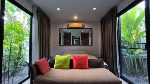 Si Sunthon House | Rosemary