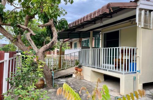 Klaeng House | บ้านสวนบรรจงอักษร Bansuan Banjong Akkson