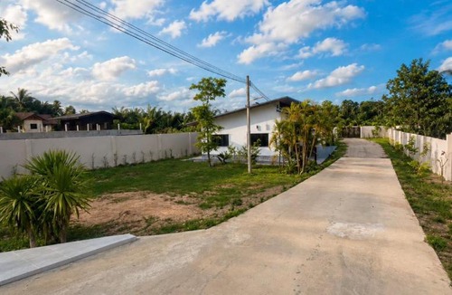 Chumphon Villa | บ้านสวนริมน้ำยางยวนโฮมสเตย์ พูลวิลล่า