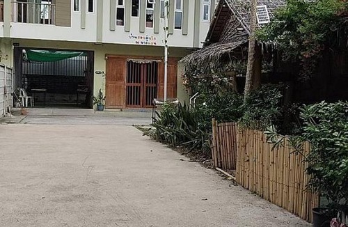 Saen Suk House | บ้านสวนอุ่นใจรีสอร์ท ณ บางแสน