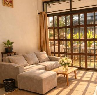 Wua Lai Villa | บ้านเงินวัวลาย BaanNgern Wualai Townhouse