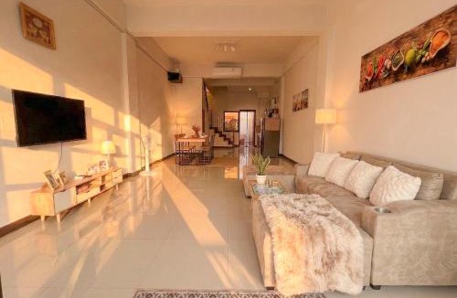 Wua Lai Villa | บ้านเงินวัวลาย BaanNgern Wualai Townhouse