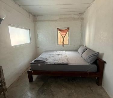 Thong Pha Phum House | บ้านแดง โฮมสเตย์ Baandang Homestay