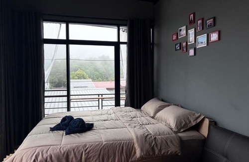 Thong Pha Phum House | ภารินเฮ้าส์ บ้านอีต่อง