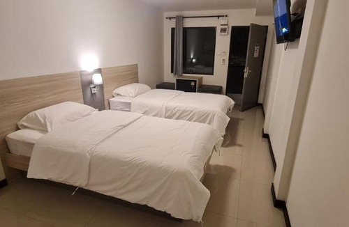 Ban Phaeo Hostel | หอพัก168