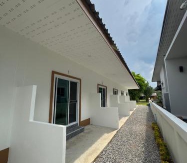 Chaiprakarn Hotel | เรยาห้องพักรายวัน