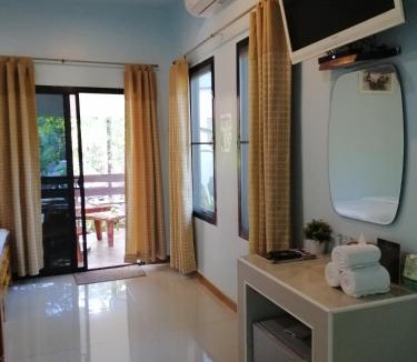 Phen Hotel | โรงแรมเพ็ญวิวรีสอร์ท Phenview resort