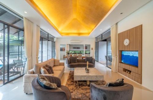 Si Sunthon Villa | 卡图精品五卧高尔夫场别墅