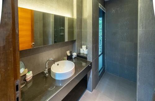 Si Sunthon Villa | 卡图精品五卧高尔夫场别墅