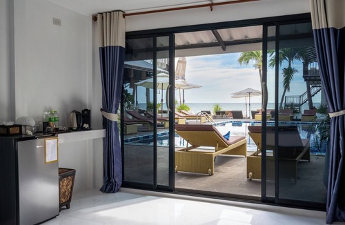 Ko Lanta Ski Chalet | 01- Deluxe King Pool & Sea View