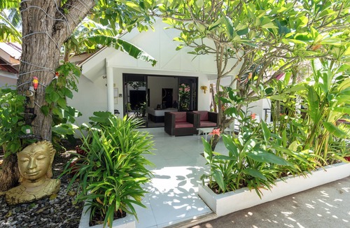 Ko Lanta Ski Chalet | 01- Deluxe King Pool & Sea View