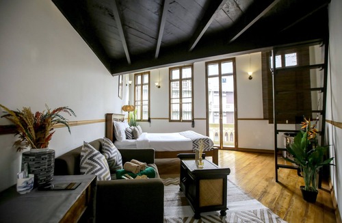 China Town Hotel | 103 - Bed and Brews