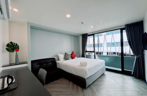Khlong San Hotel | 14 Sathorn Hotel