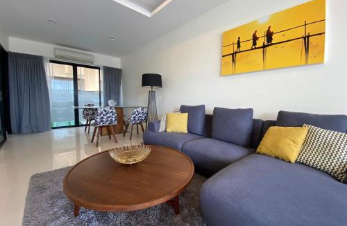 Laguna House | 2 bdr Townhouse in Laguna Park by CapitalPro