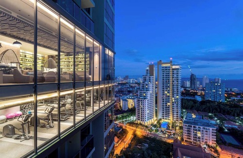Central Pattaya Apartment | 2 Bed Room Rare Unit With Bath Tub Sea View