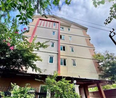 Chan Kasem Apartment | 205 budget room Wi-Fi utilities Bangkoks center