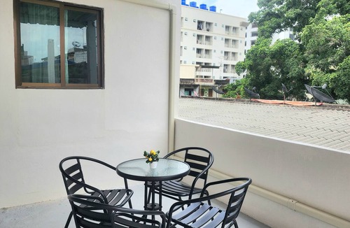 Yan Nawa House | 2BR 3-Story Home, Walk to BTS and Sathorn Pier, Free Netflix