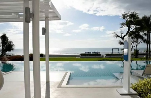 Hua Hin House | 2BR Beachfront Resort -The Crest Santor
